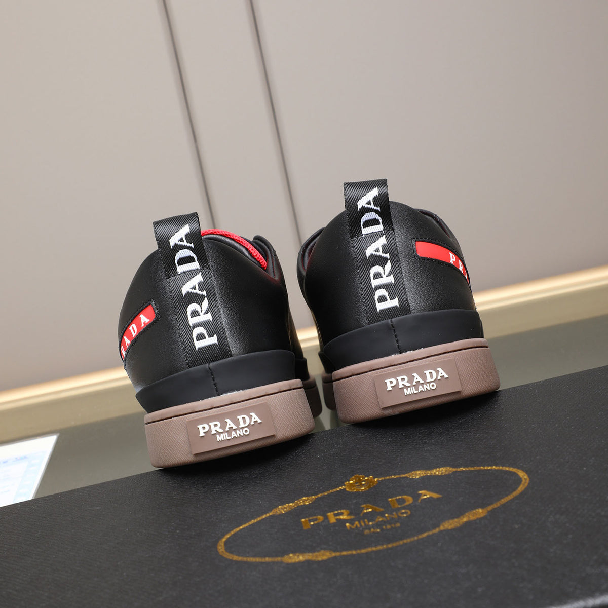 Red Side Label Leather Low Top Sneakers S283408