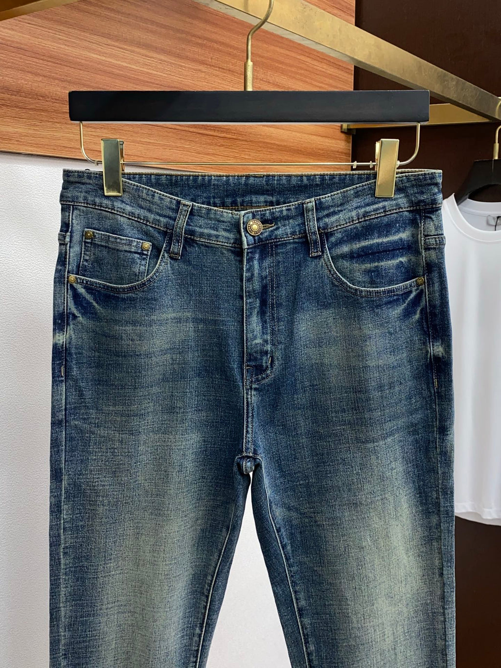 Vintage Dark Fade Feather Print BB Logo Jeans V260804