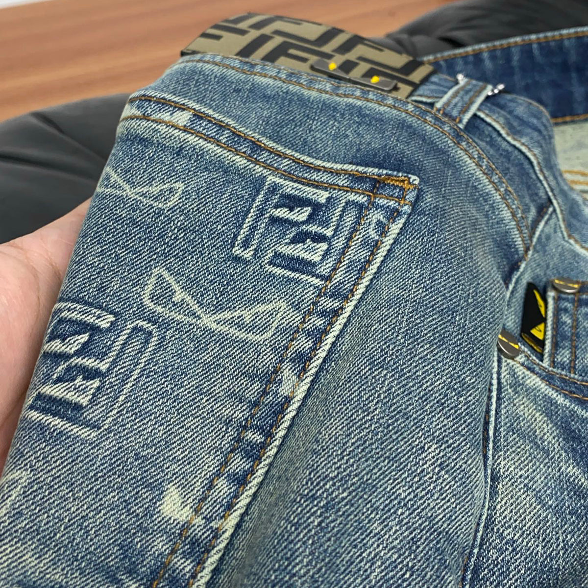Vintage Wash All-Over Geometric Motif Print Denim Jeans L260645