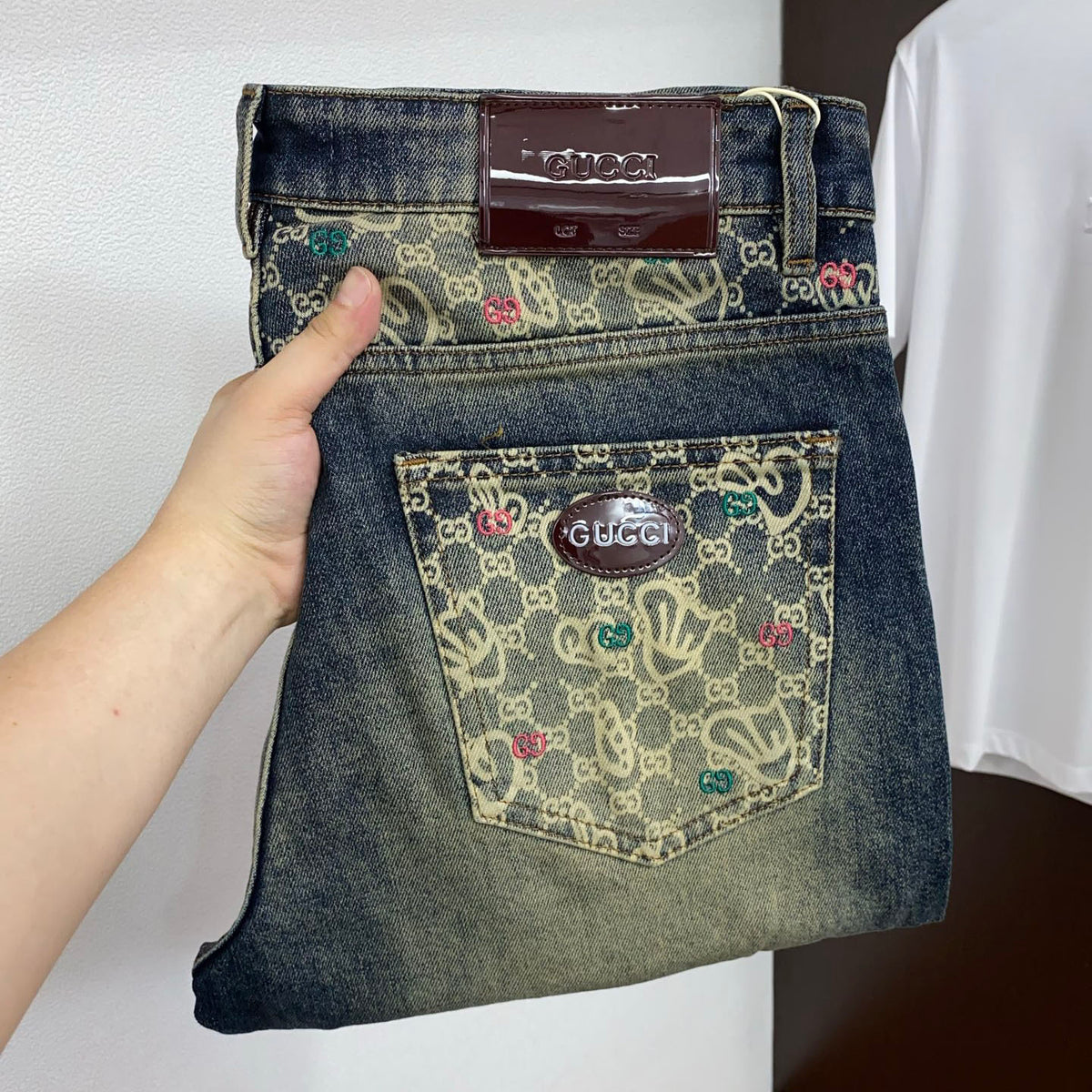 Back Pocket Full Pattern Printed Vintage Faded Denim Jeans R260541