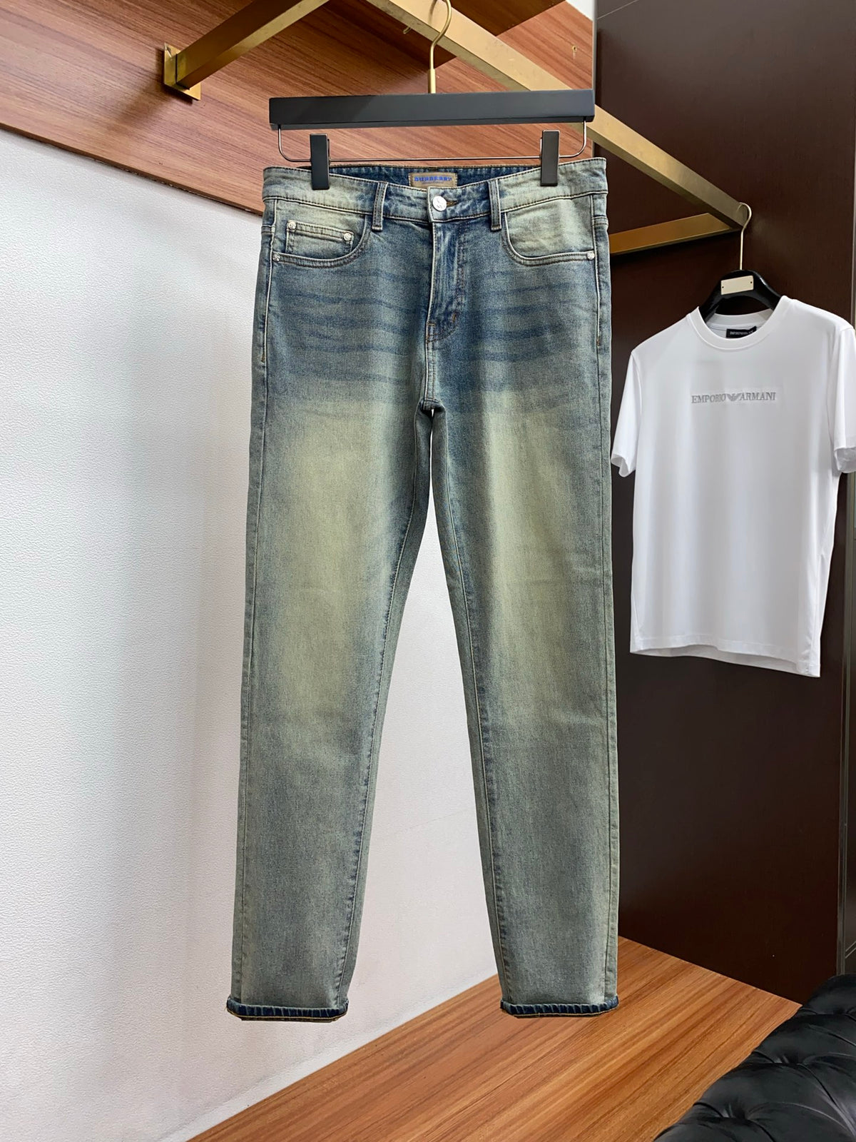 Light Faded Wash Artistic Embroidery Detail Denim Jeans L260613