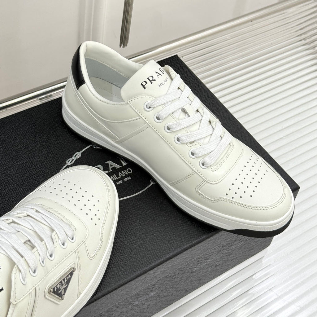 Triangle Badge Flat Lace-up Sneakers With Perforated Toe S265505