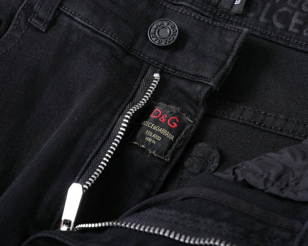 Solid Black Wash Metal Logo Plate Jeans V260814