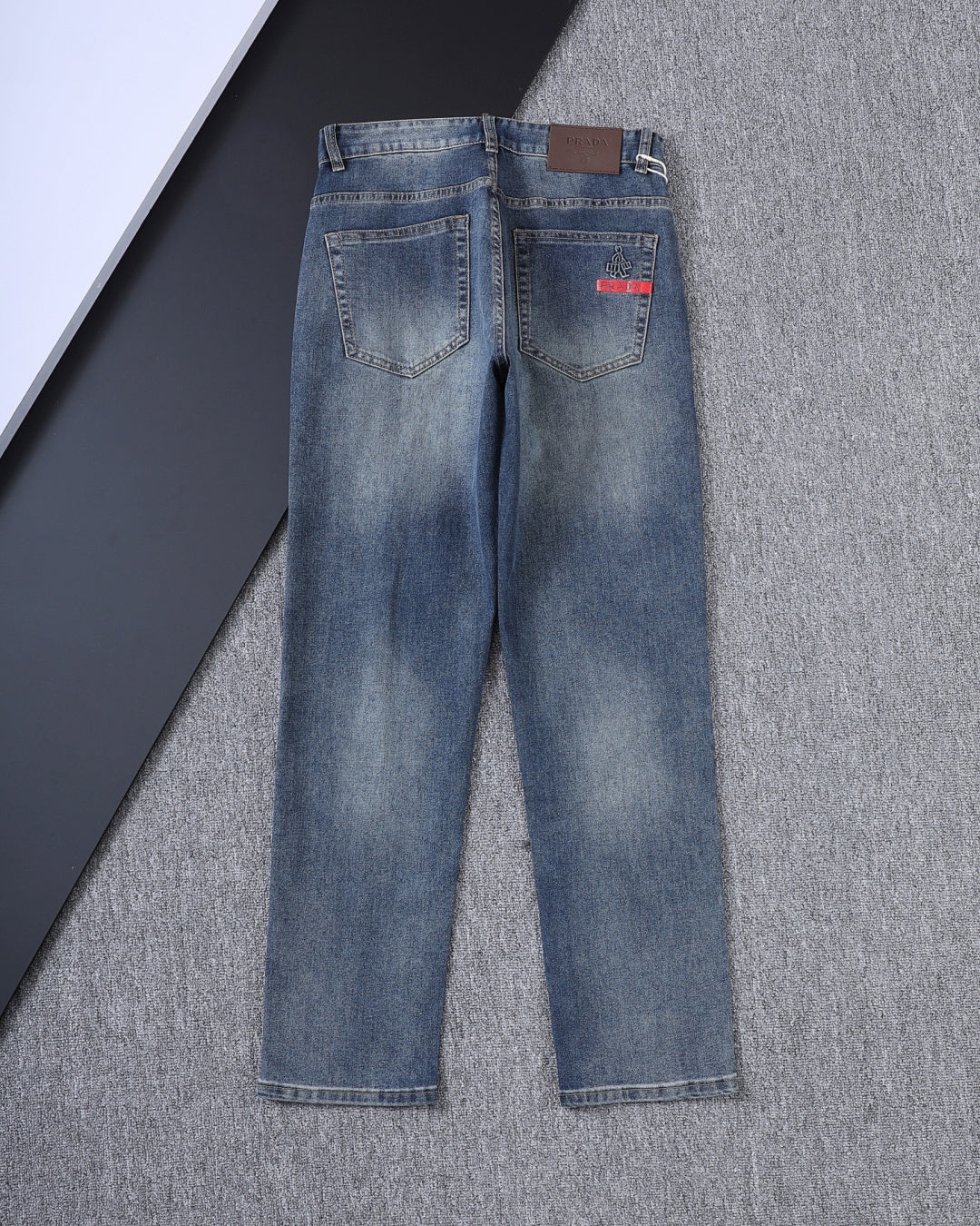 Vintage Emblem Embroidery Red Label Slim Denim V260839