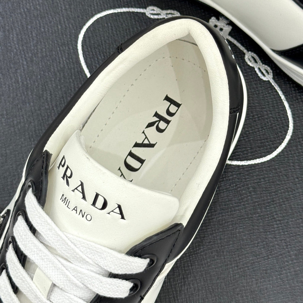 Triangle Badge Flat Lace-up Sneakers With Perforated Toe S265505