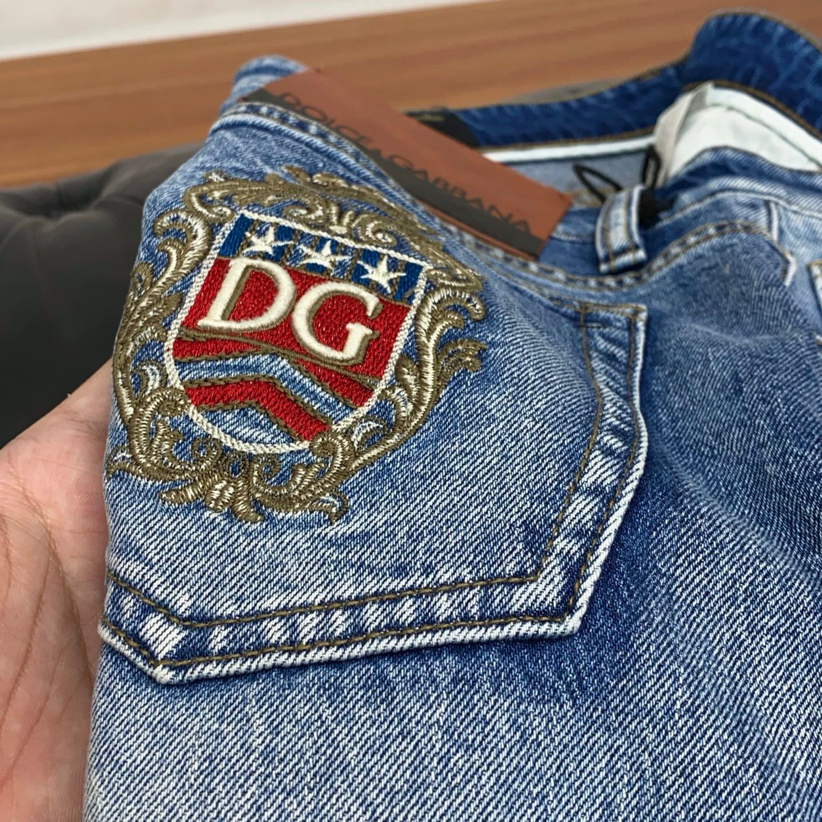 Crest Crown Embroidery Slim Denim E260936