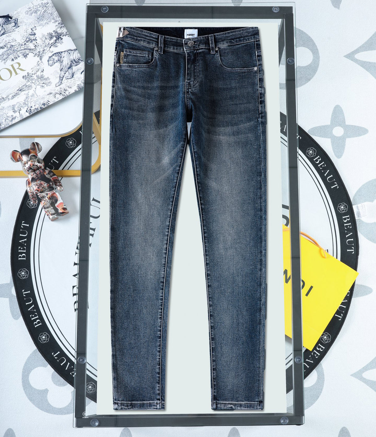 Dark Vintage Fade Check Print Knight Logo Jeans V260810