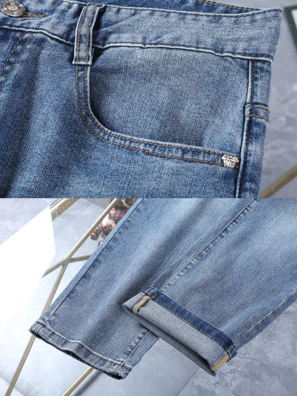 Light Wash Round Medusa Crest Jeans E260918