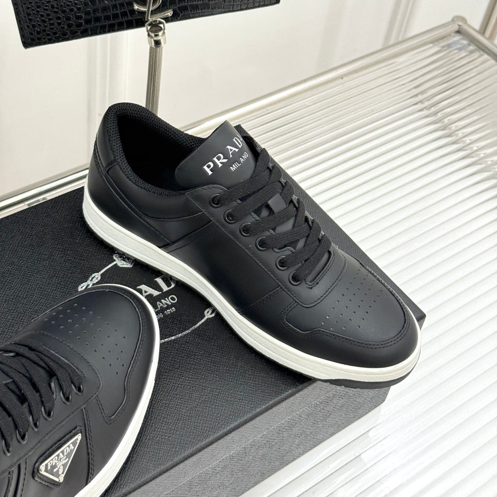 Triangle Badge Flat Lace-up Sneakers With Perforated Toe S265505