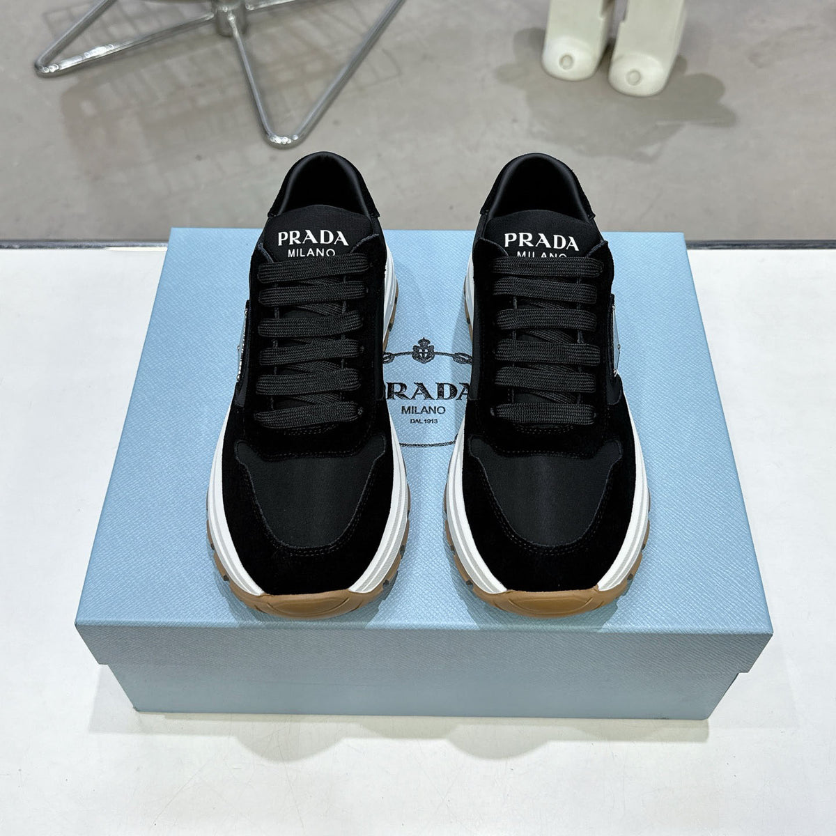 Suede Fabric Patchwork Triangle Logo Chunky Sole Sneakers S283410