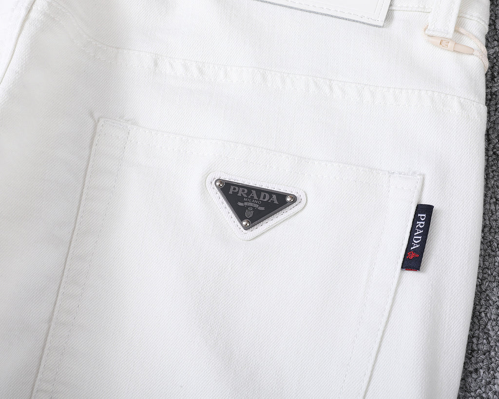 Clean White Denim With Triangle Badge V260831