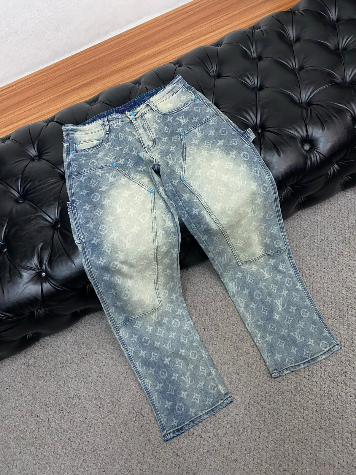Vintage Fade Allover Floral Print Jeans E260948