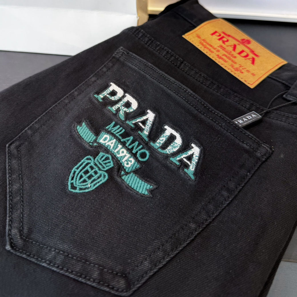 Black Solid Tone Logo Embroidered Jeans E260910