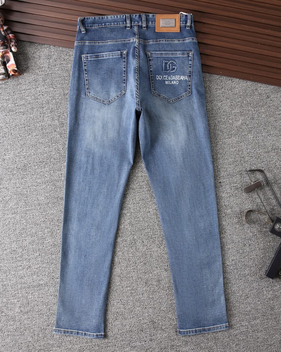 Light Wash Logo Embossed Mens Jeans E260927