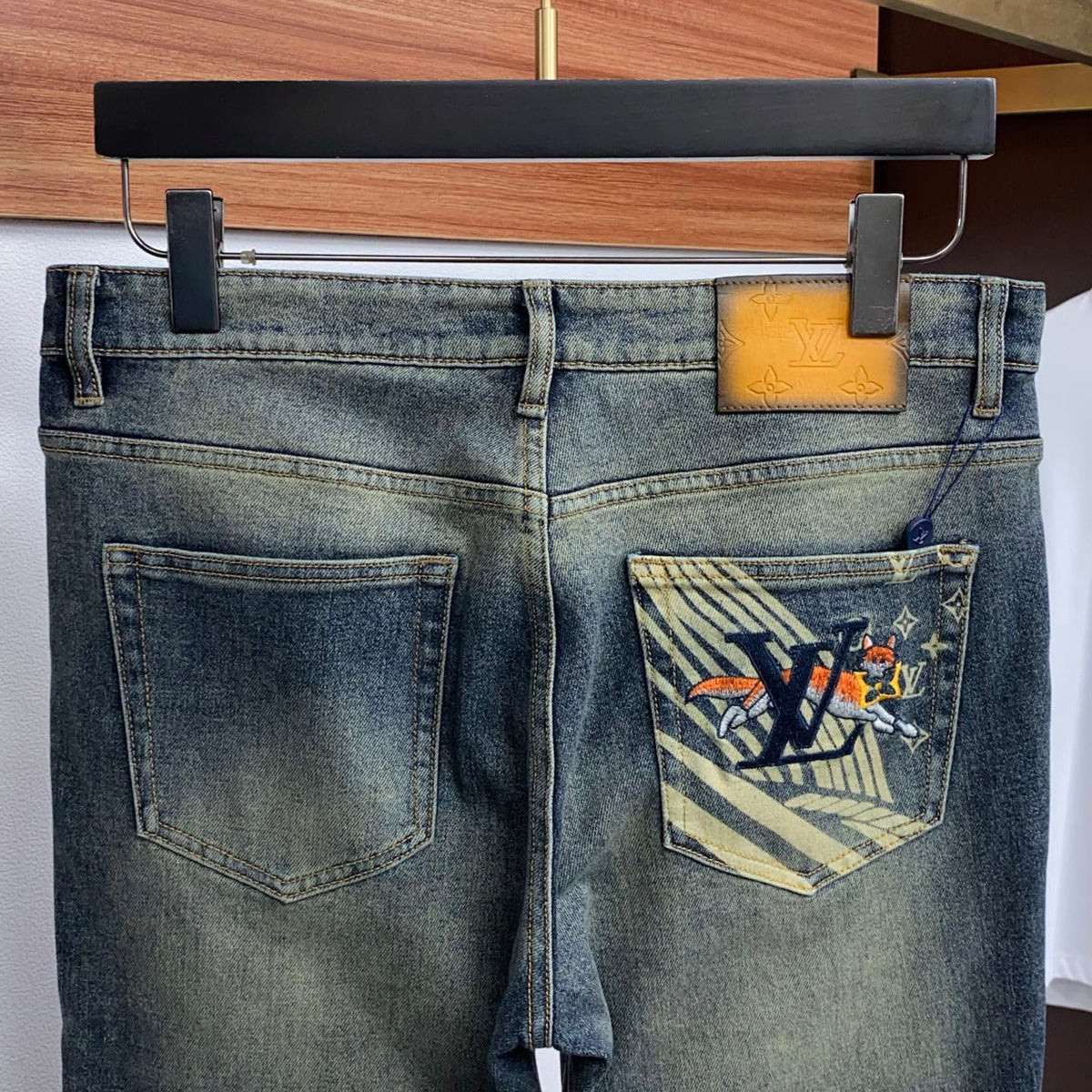 Back Pocket Fox Embroidered Vintage Faded Denim Jeans R260542