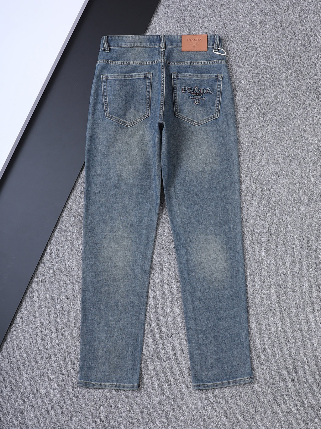 Letter Crest Embroidery Pocket Slim Fit Denim V260838