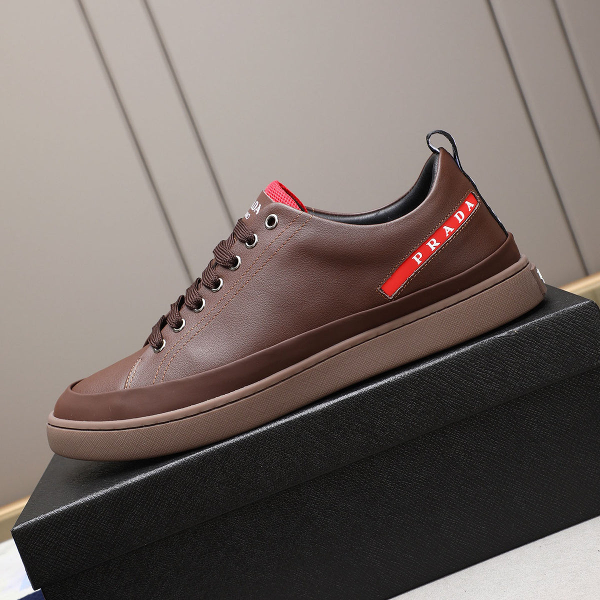 Red Side Label Leather Low Top Sneakers S283408