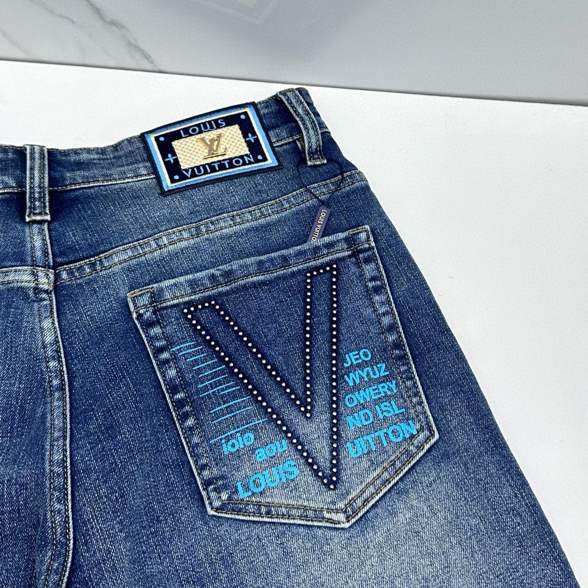 Medium Blue Wash Rivet & Embroidery Pocket Denim Jeans L260633