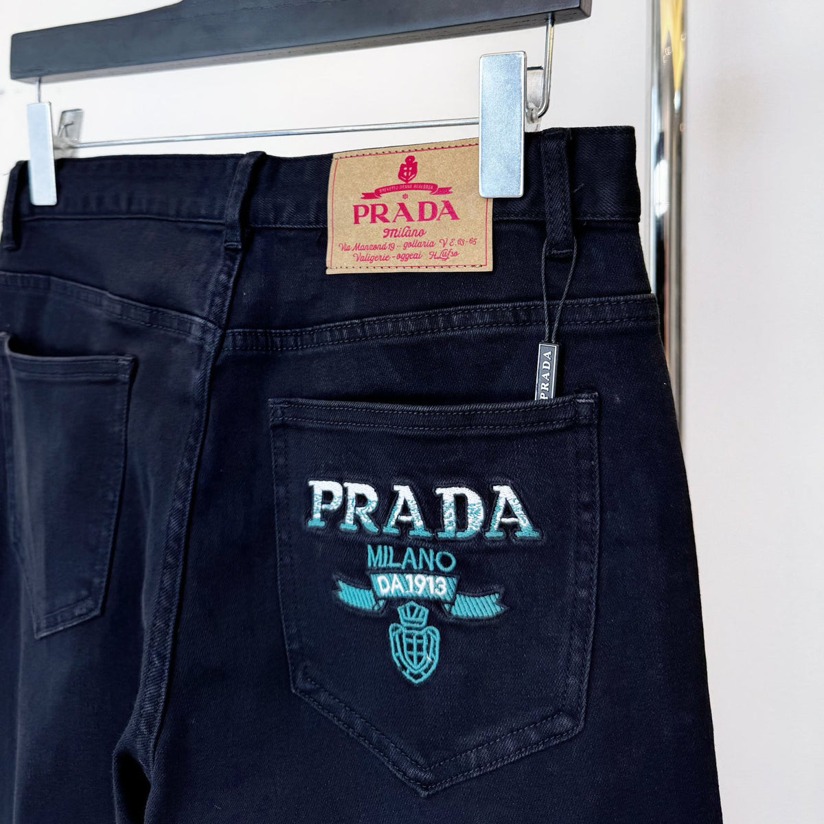 Black Solid Tone Logo Embroidered Jeans E260910