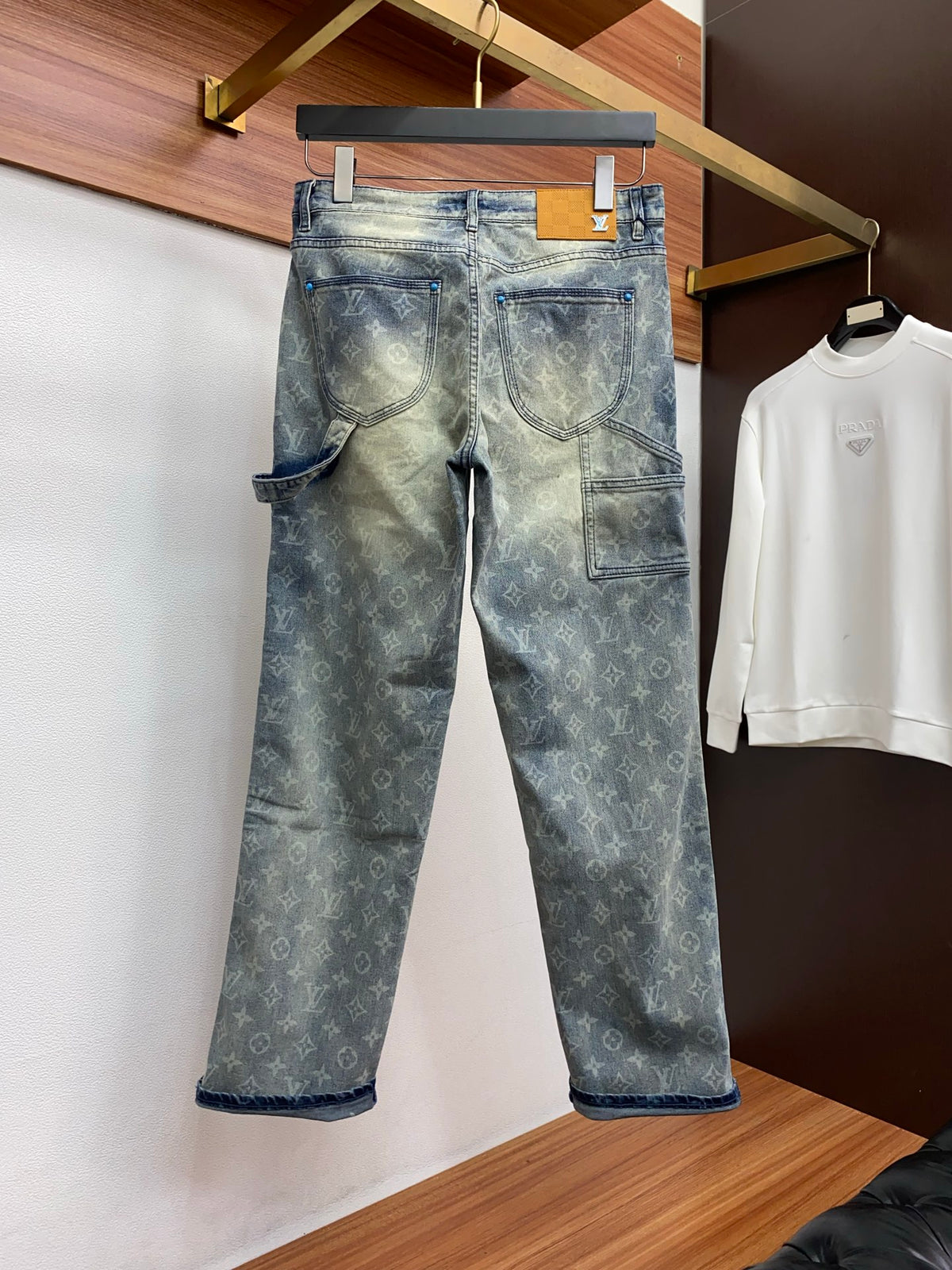 Vintage Fade Allover Floral Print Jeans E260948