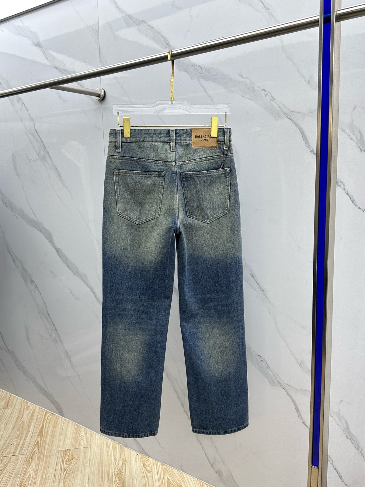 Vintage Faded Light Blue Clean Design Jeans M260726