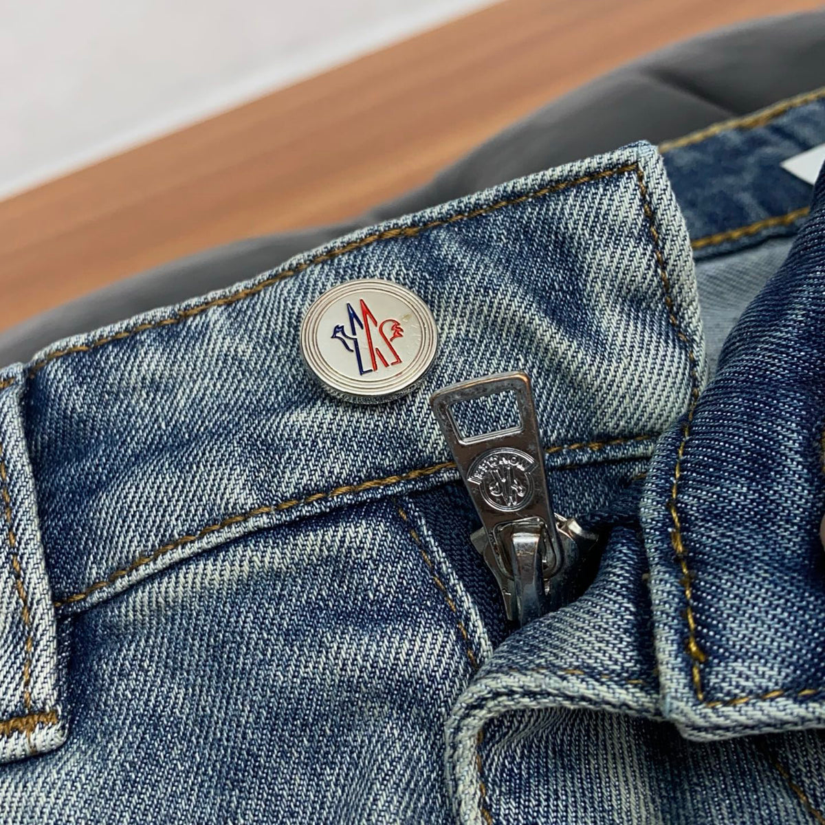 Circular Badge Embroidery Back Pocket Denim Jeans L260616