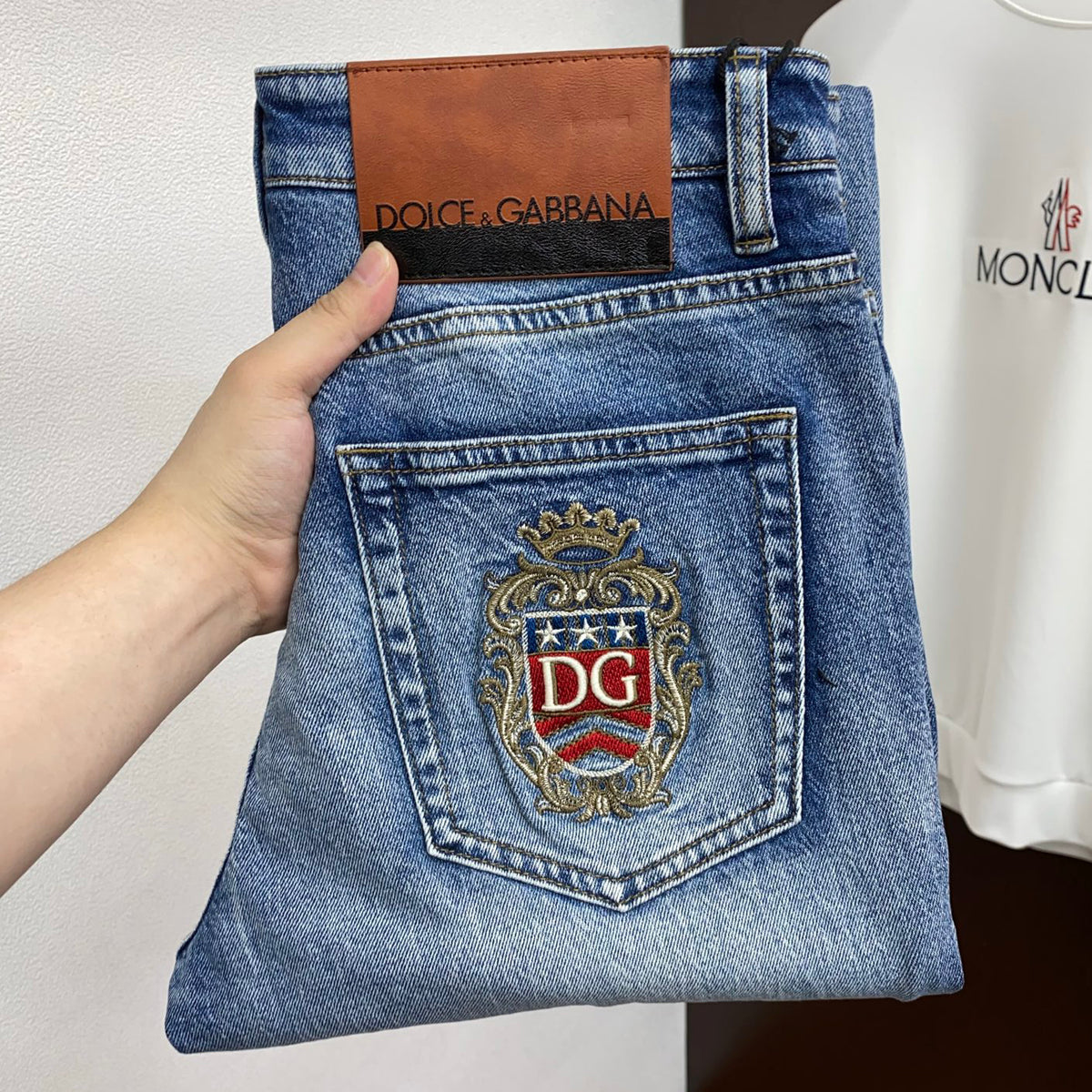 Crest Crown Embroidery Slim Denim E260936