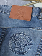 Light Wash Round Medusa Crest Jeans E260918