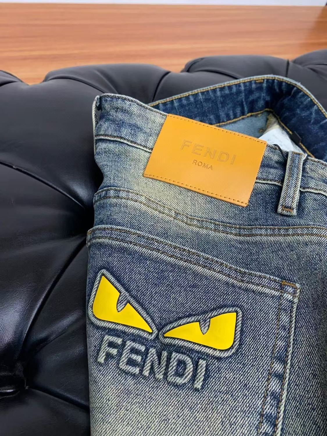 Vintage Faded Dark Wash Yellow Eye Appliqué Slim Jeans C261033