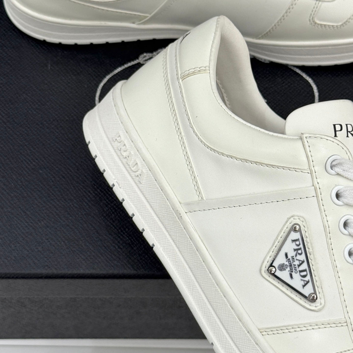Triangle Badge Flat Lace-up Sneakers With Perforated Toe S265505