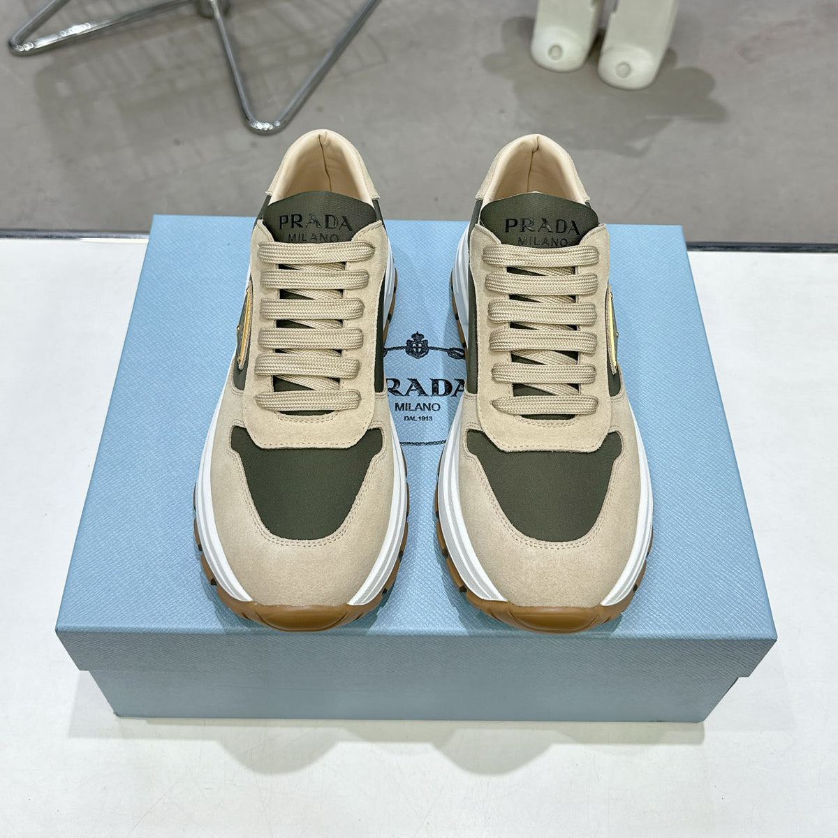 Suede Fabric Patchwork Triangle Logo Chunky Sole Sneakers S283410