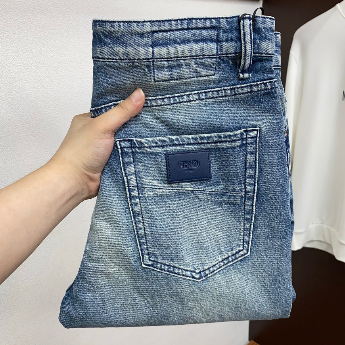 Vintage Faded Blue Leather Patch Jeans E260943