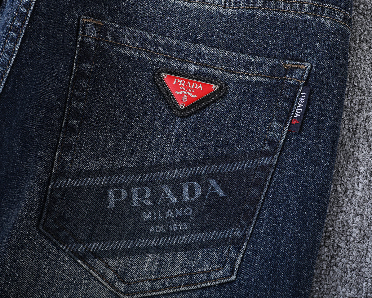 Vintage Fade Triangle Emblem & Text Print Jeans V260821