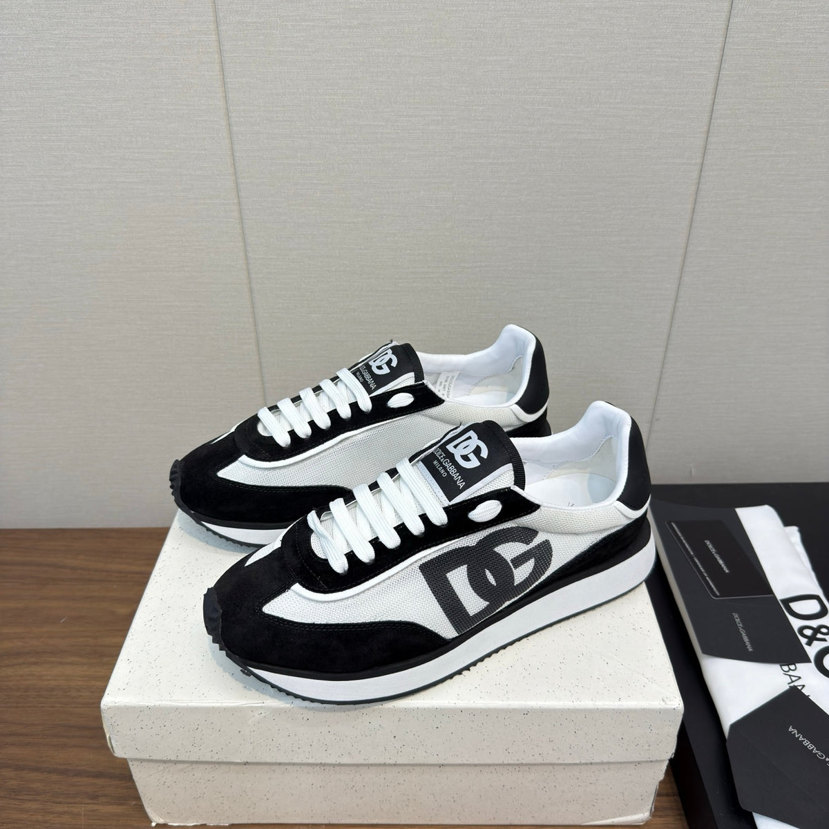 Men's Retro Low-Top Sneakers NE190102