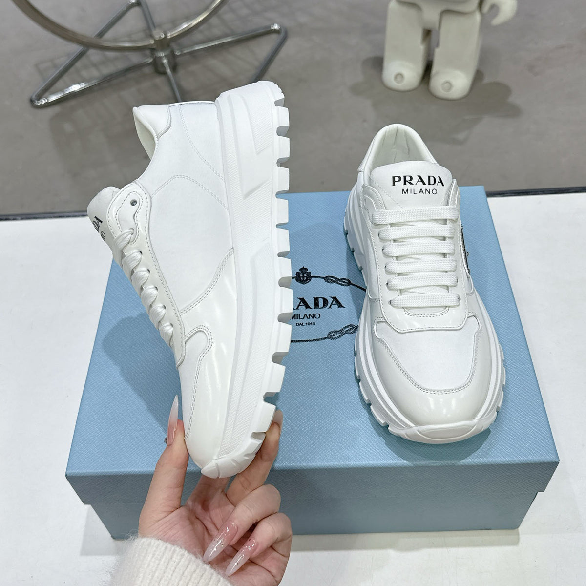 Smooth Leather Fabric Patchwork Triangle Logo Chunky Sole Sneakers S283411