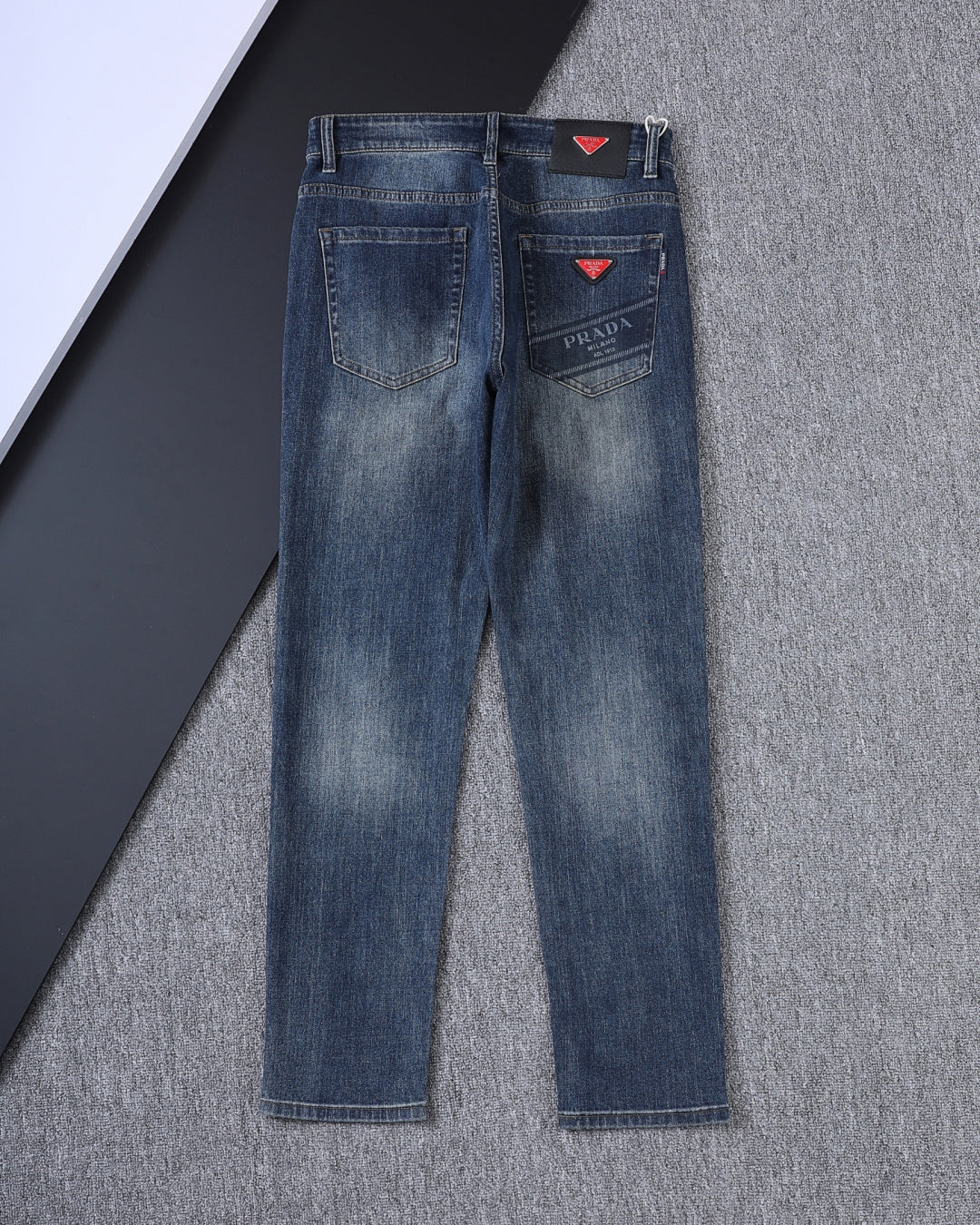 Vintage Fade Triangle Emblem & Text Print Jeans V260821