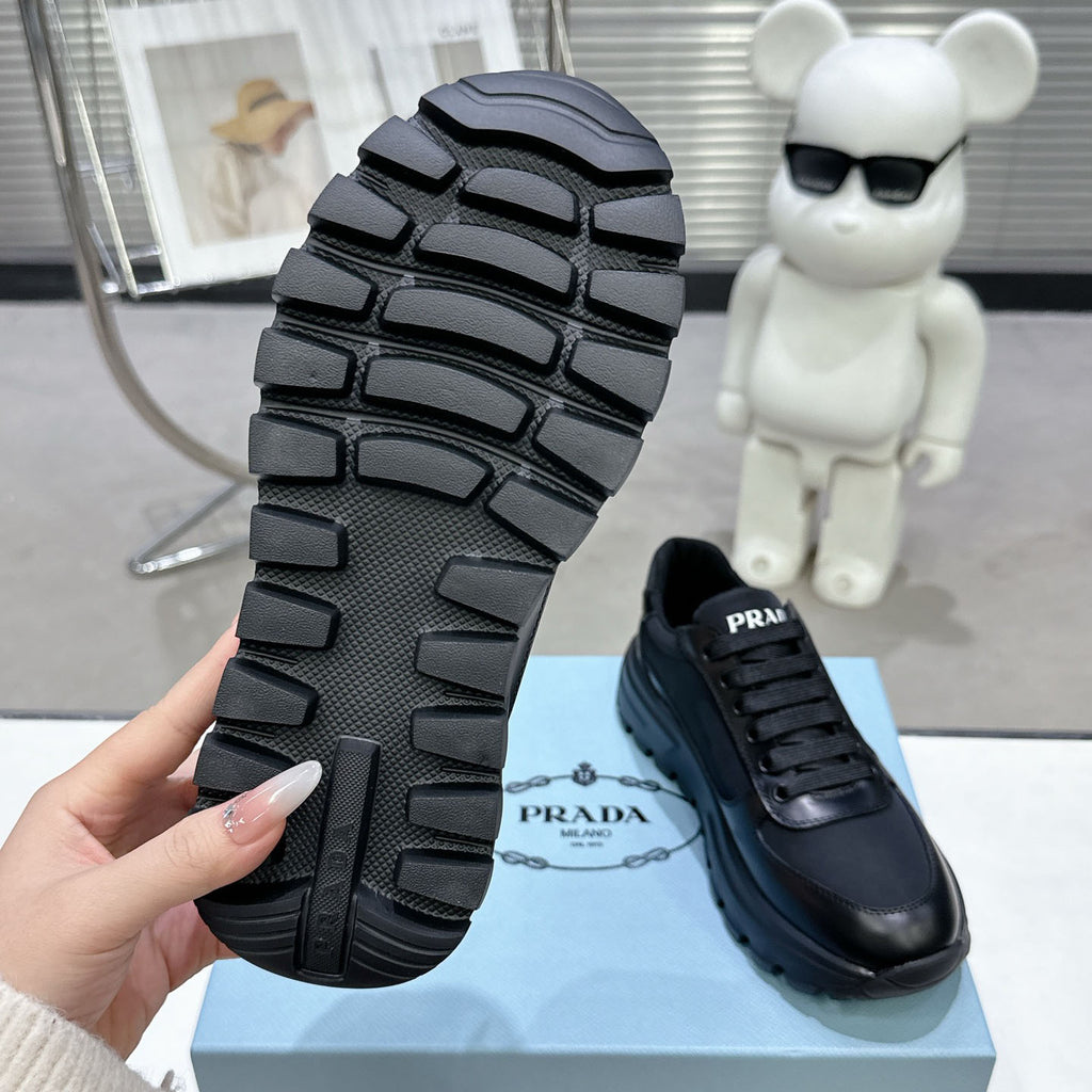 Smooth Leather Fabric Patchwork Triangle Logo Chunky Sole Sneakers S283411