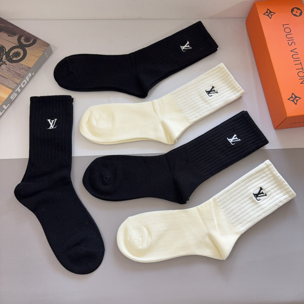 Solid Color Ribbed Mid Calf Socks U310514